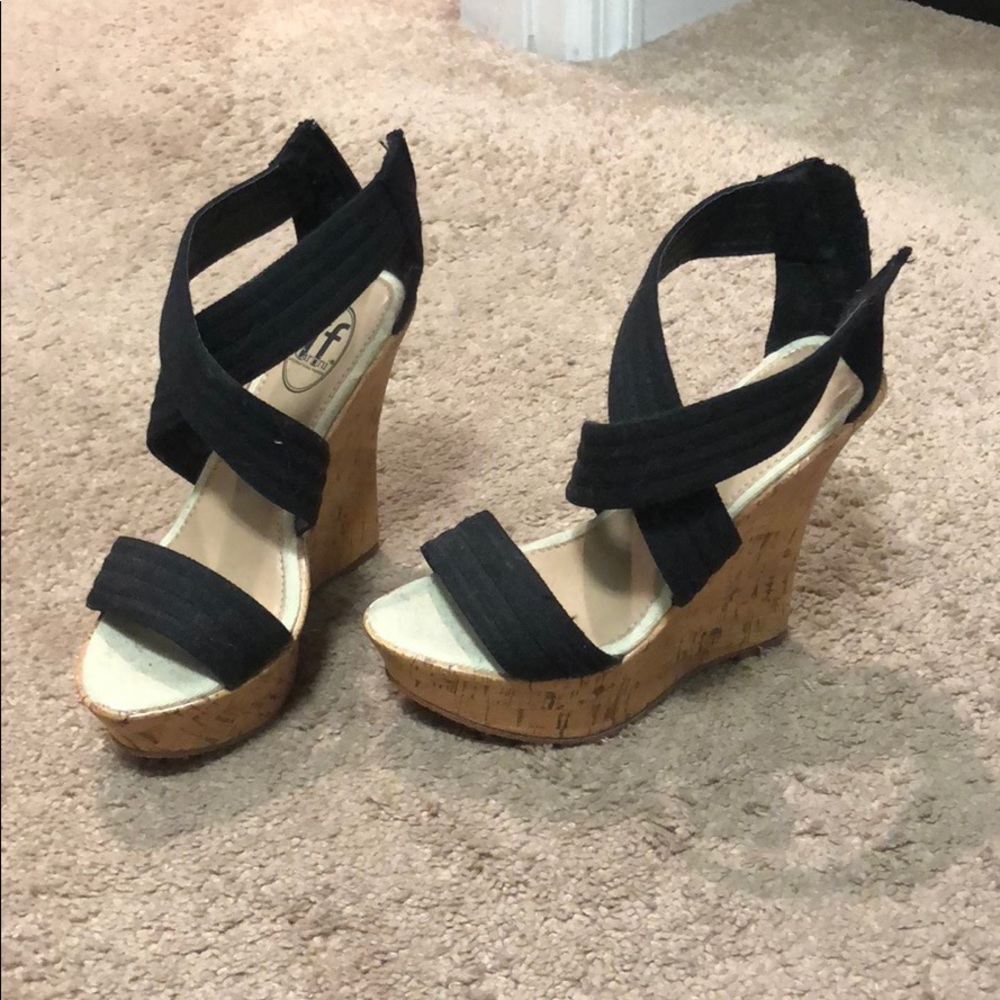 Wrap around sandals wedge